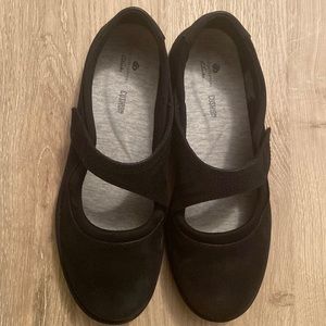 CLARKS SILLIAN 2.0 JOY MARY JANE BLACK
(WOMEN'S)
Size 7 1/2